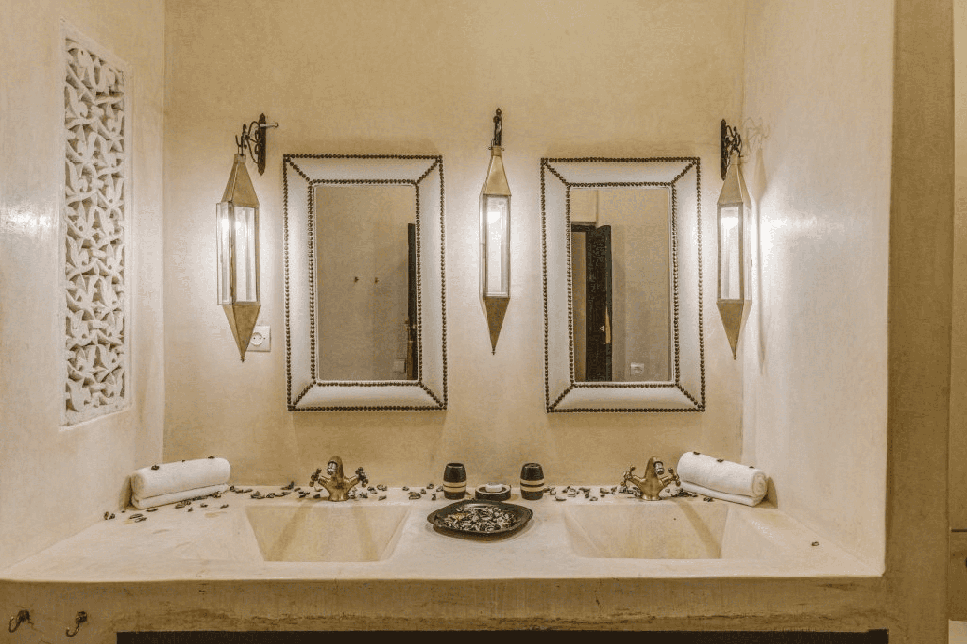 gaiza_conciergerie_Black_Patio_suite_riad_dar_darma-05