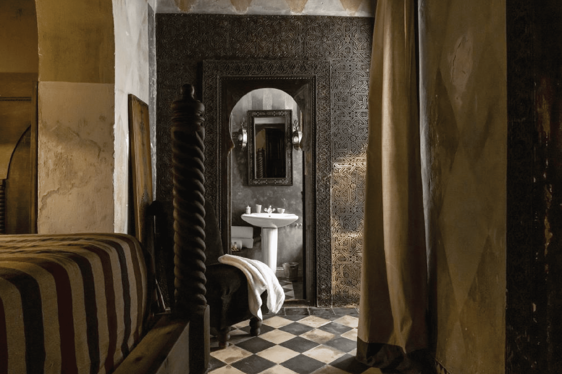 gaiza_conciergerie_Mirrors_suite_riad_dar_darma-05